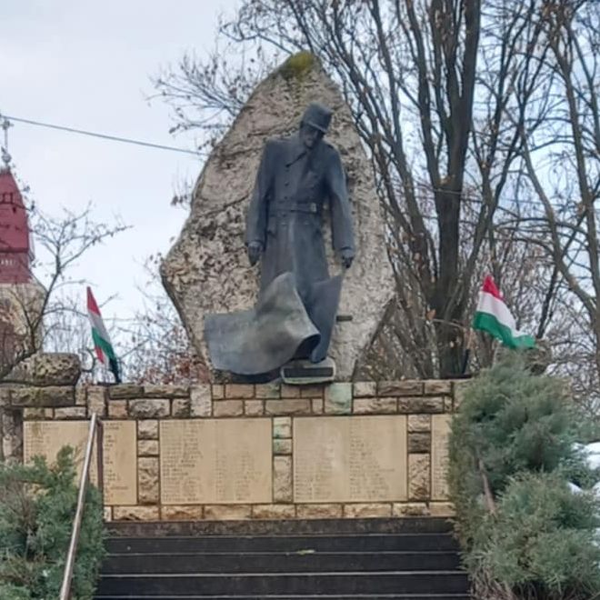 Tisztelet elsősorban a hősöknek!