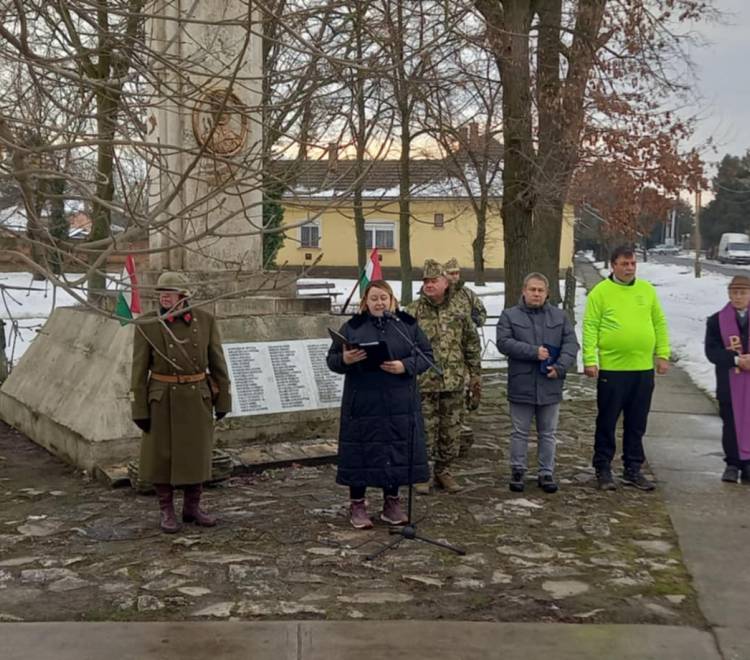 Tisztelet elsősorban a hősöknek!